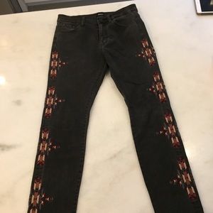 ✨Host Pick✨BDG dark grey embroidered jeans size 29
